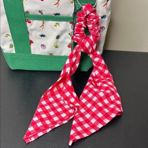 Madden Girl | Farmers Market Veggie Mini Tote w/ Matching Wallet & Hair Fun 🍅🥕🌽 - Picture 4 of 17